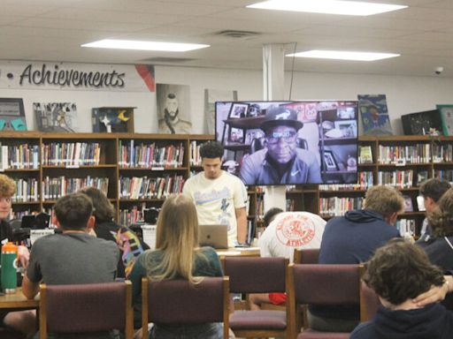 NFL legend Jerry Rice speaks to Parkersburg High class