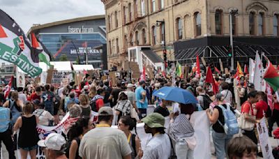 Protestas recorren las calles de Milwaukee contra Trump durante la Convención Republicana