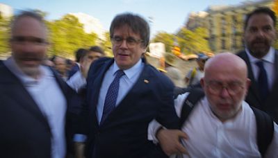 How has Carles Puigdemont managed to evade arrest on his return to Spain?