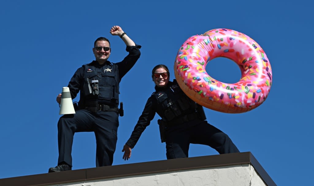 Lake County police agencies raise money for Special Olympics during Cop on a Rooftop event