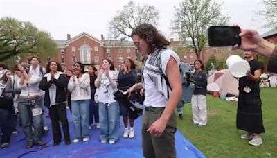 Estudiantes protestan en el campus de la Universidad Brown contra la guerra en Gaza