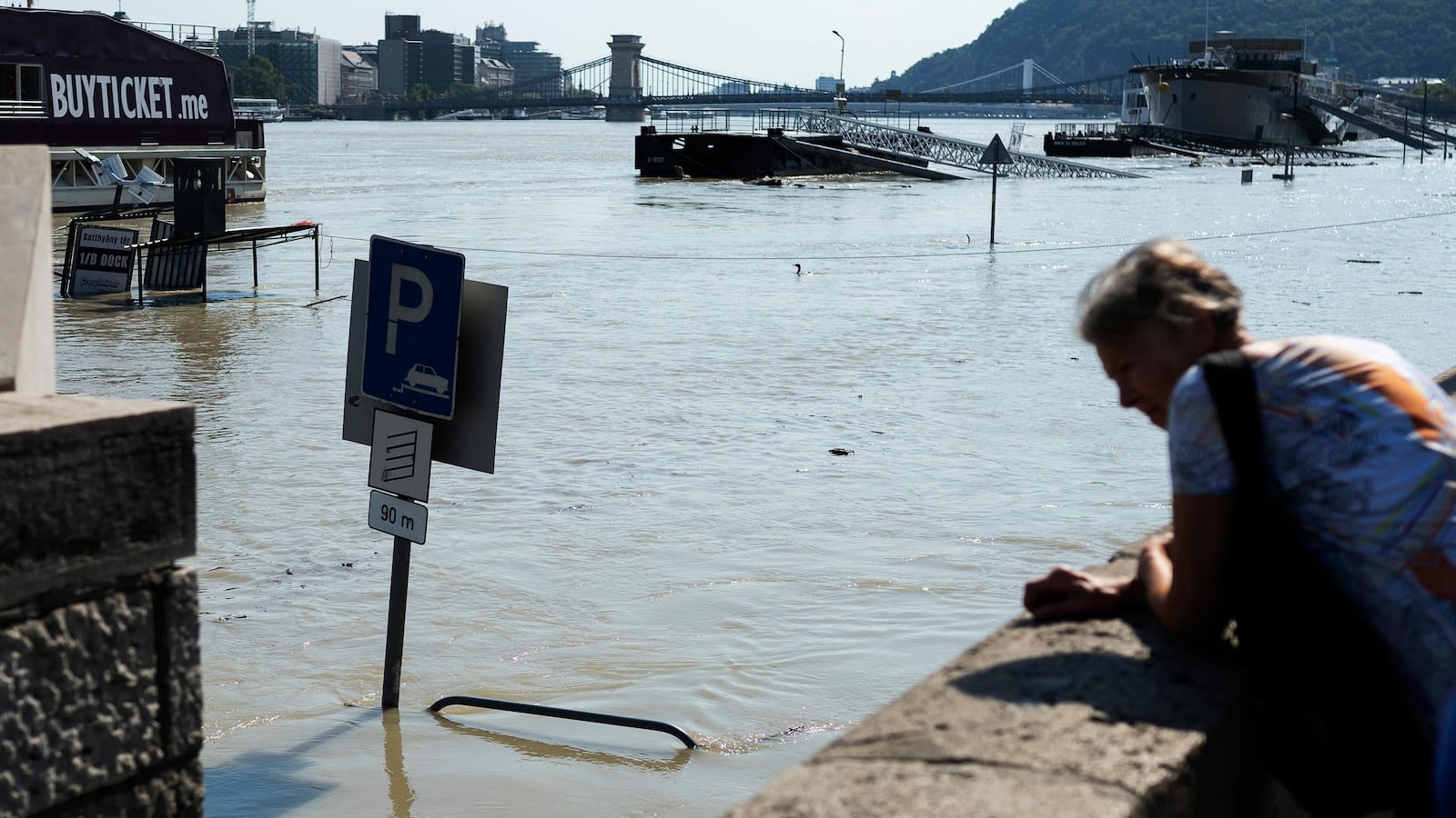 Floods in Central Europe threaten new areas. Heavy rains also flood parts of Italy