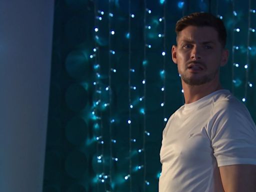 Hollyoaks unveils who spiked Warren in new blackmail twist