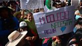 Padres de la unidad educativa Taquiña protestan por agua y baños en la Alcaldía
