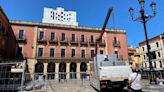 El escenario de la plaza Mayor, en marcha