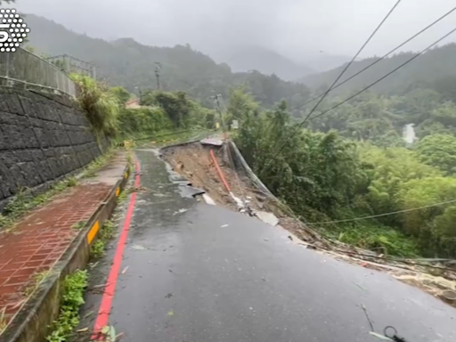 鹿谷驚見天坑 大雨沖刷路基淘空、斷水電