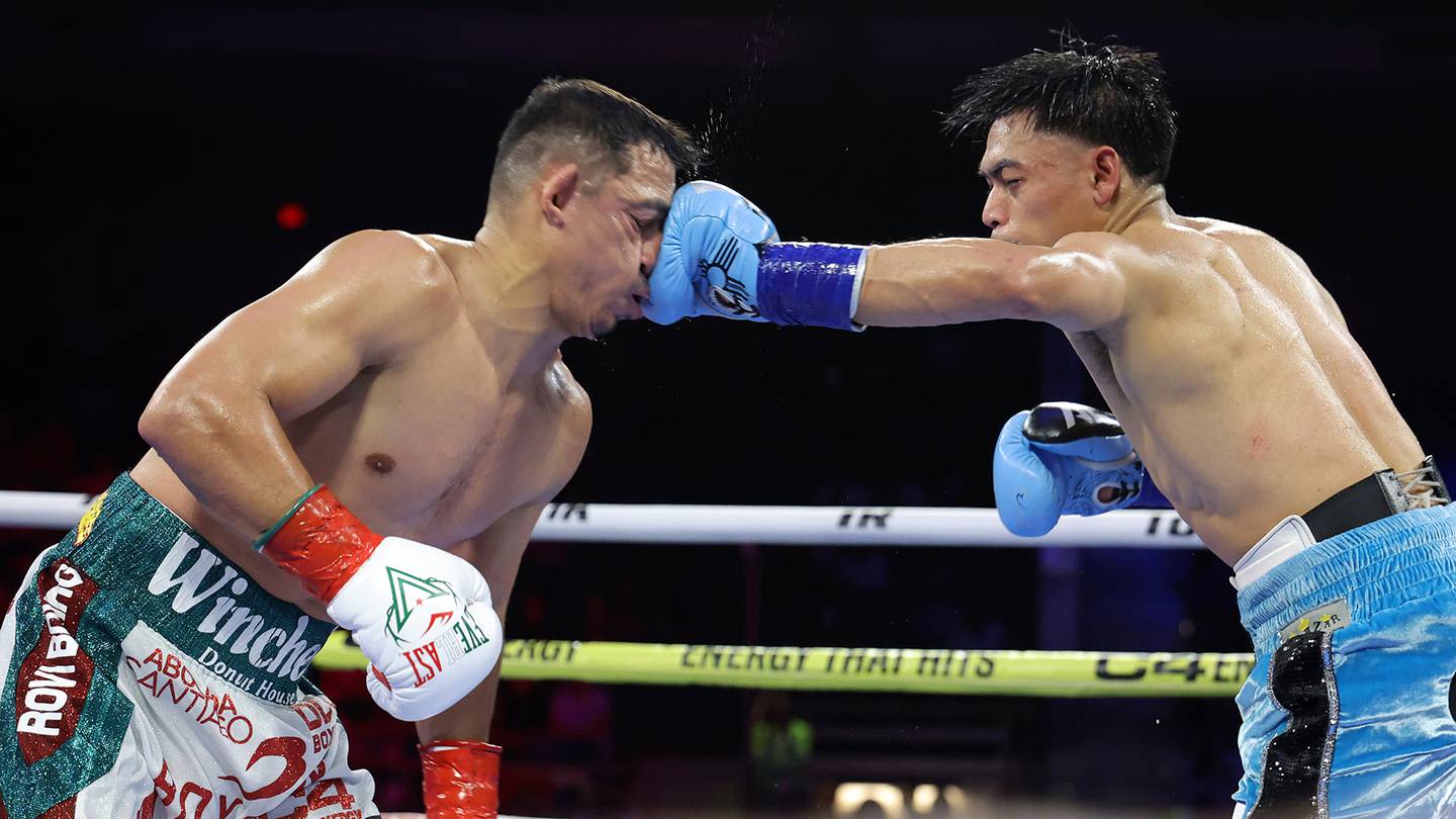 Angelo Leo pulls out wild one-punch knockout to stun Luis Alberto Lopez, win IBF featherweight title