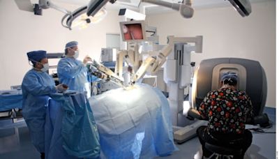 Médicos peruanos se capacitarán en China para aplicar la cirugía robótica en su país