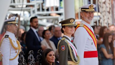 La princesa Leonor entrega junto a los Reyes los despachos de la Armada en Marín antes de ingresar en la Escuela Naval