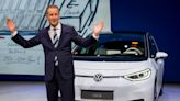 Volkswagen CEO, facing series of setbacks, will step down