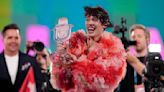 不被場外抗議影響！瑞士歌手奪下歐洲歌唱大賽冠軍 笑稱過程「太瘋狂」