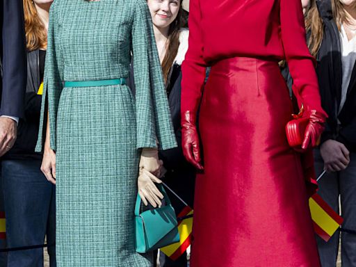 Máxima de Países Bajos se viste completamente de color rojo, un favorito de la reina Letizia