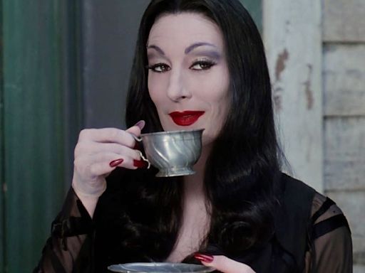 The Addams Family Put Anjelica Huston Through Intense And Restrictive Conditions - SlashFilm