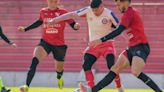 Argentinos Juniors le puso un micrófono a su capitán durante un partido amistoso