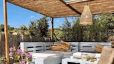 12 Functional and Stylish Pergola Roof Ideas to Customize Your Outdoor Space