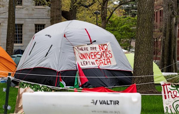 Over 300 Harvard professors sign letter urging Harvard to negotiate with protesters