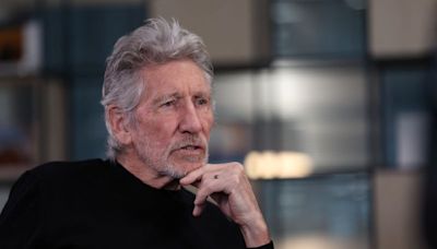 Roger Waters says prepared to help fund WikiLeaks, hopeful Assange might return