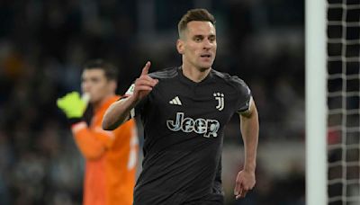 Juventus requires a late goal to beat Lazio 3-2 on aggregate and reach the Italian Cup final