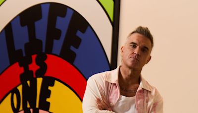 Robbie Williams: “Hace décadas no nos estaba permitido tener crisis existenciales ni hablar de ello. Ahora podemos”