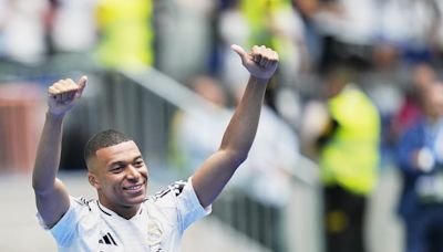 Así fue la presentación de Mbappé en el Santiago Bernabeú - La Tercera