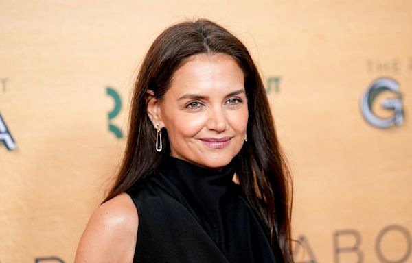 Katie Holmes carries this classic leather Madewell tote and it's a bestseller