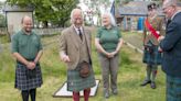 En vacances en Ecosse, Charles III s'offre une sortie en kilt