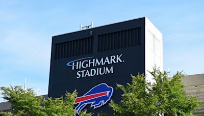 Josh Allen visits with construction workers at new Bills stadium site