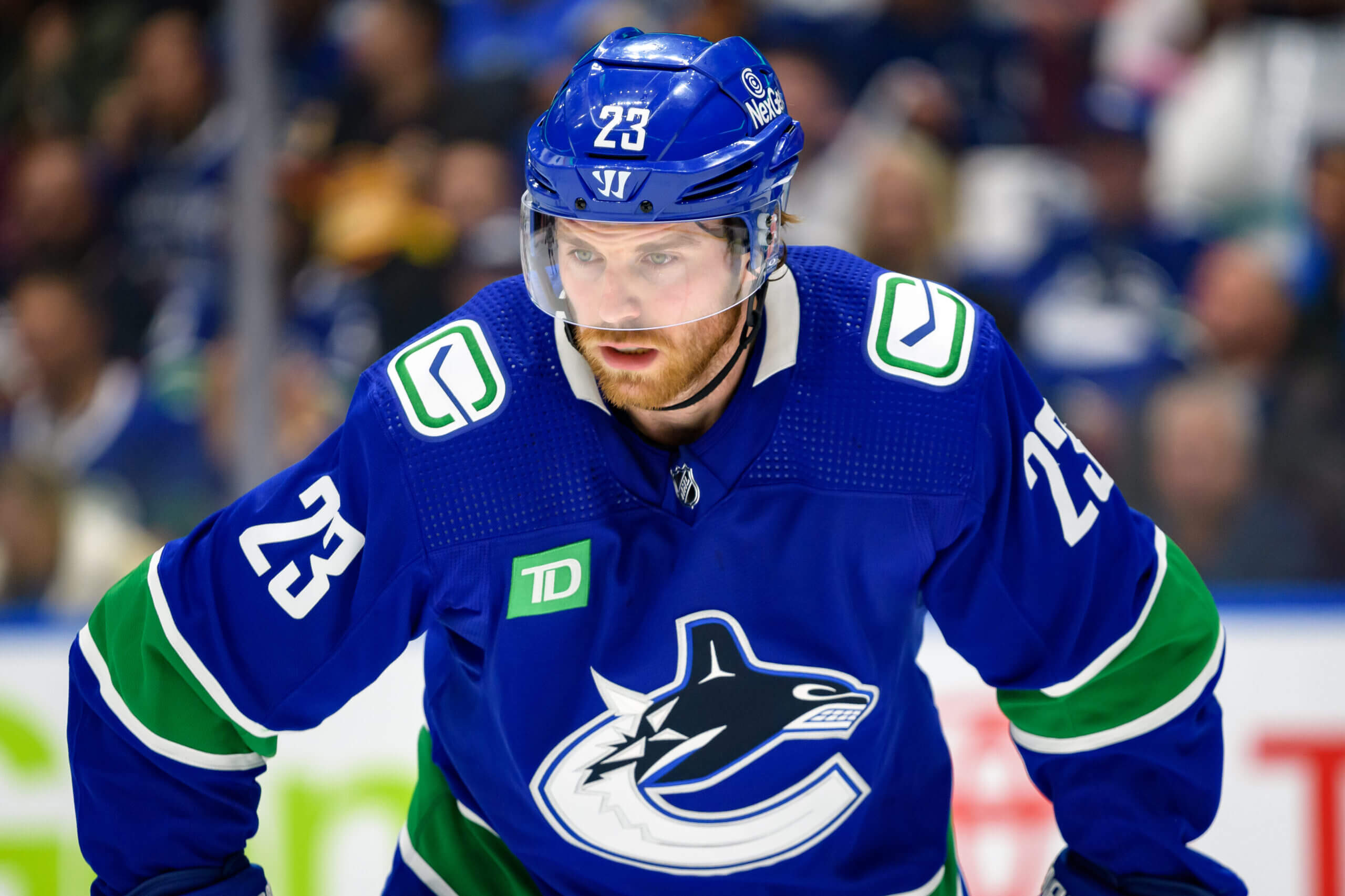 Should the Canucks re-sign Elias Lindholm? Projecting cost, risk and fit