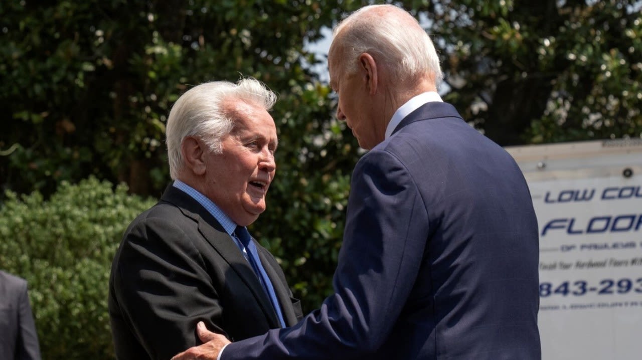 ‘West Wing’ star Martin Sheen visits the White House