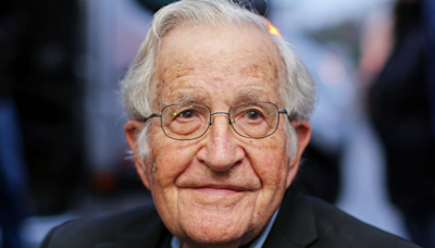 Reportan muerte del escritor y lingüista Noam Chomsky a los 95 Años