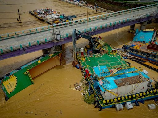 Watch: Typhoon, monsoonal rains lead to disastrous flooding in Philippines