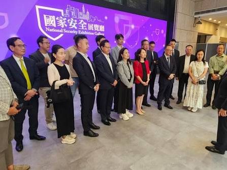 梁君彥與多名立法會議員參觀國家安全展覽廳 重溫23條立法感驕傲