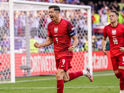 France pay price as Lewandowski grabs second chance