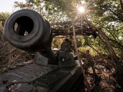 Ukrainian forces pull back from part of strategic eastern town