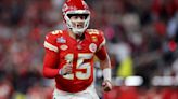 Linieros de los Chiefs defienden a Patrick Mahomes en la WWE