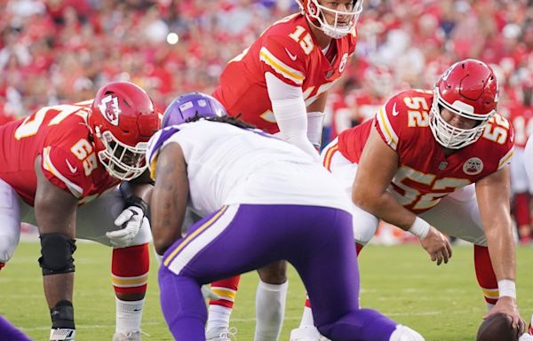 Chiefs stars Patrick Mahomes, Creed Humphrey, and Trey Smith appear on WWE RAW in Kansas City