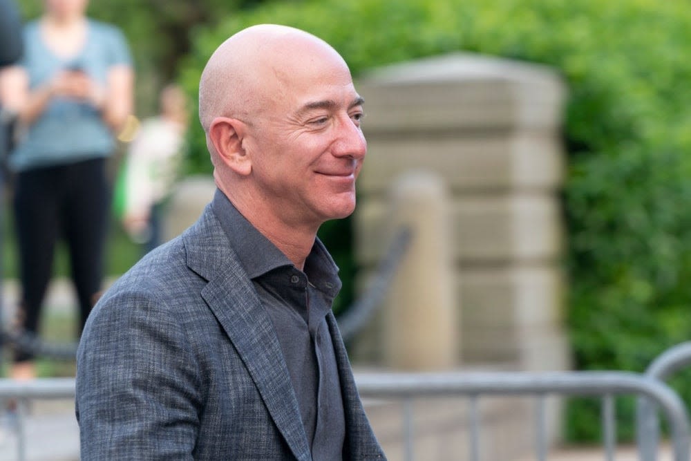 Jeff Bezos Urged His Siblings To Invest $10,000 In Amazon — Their Stake Grew 12,566,658% And Potentially Worth $1.26 Billion Today...