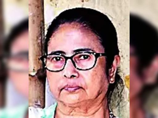 Mamata Banerjee urges intellectuals to fight against Centre's anti-Bengal policies | Kolkata News - Times of India