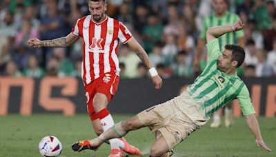 El Betis derrota al Almería y mete presión a la Real Sociedad