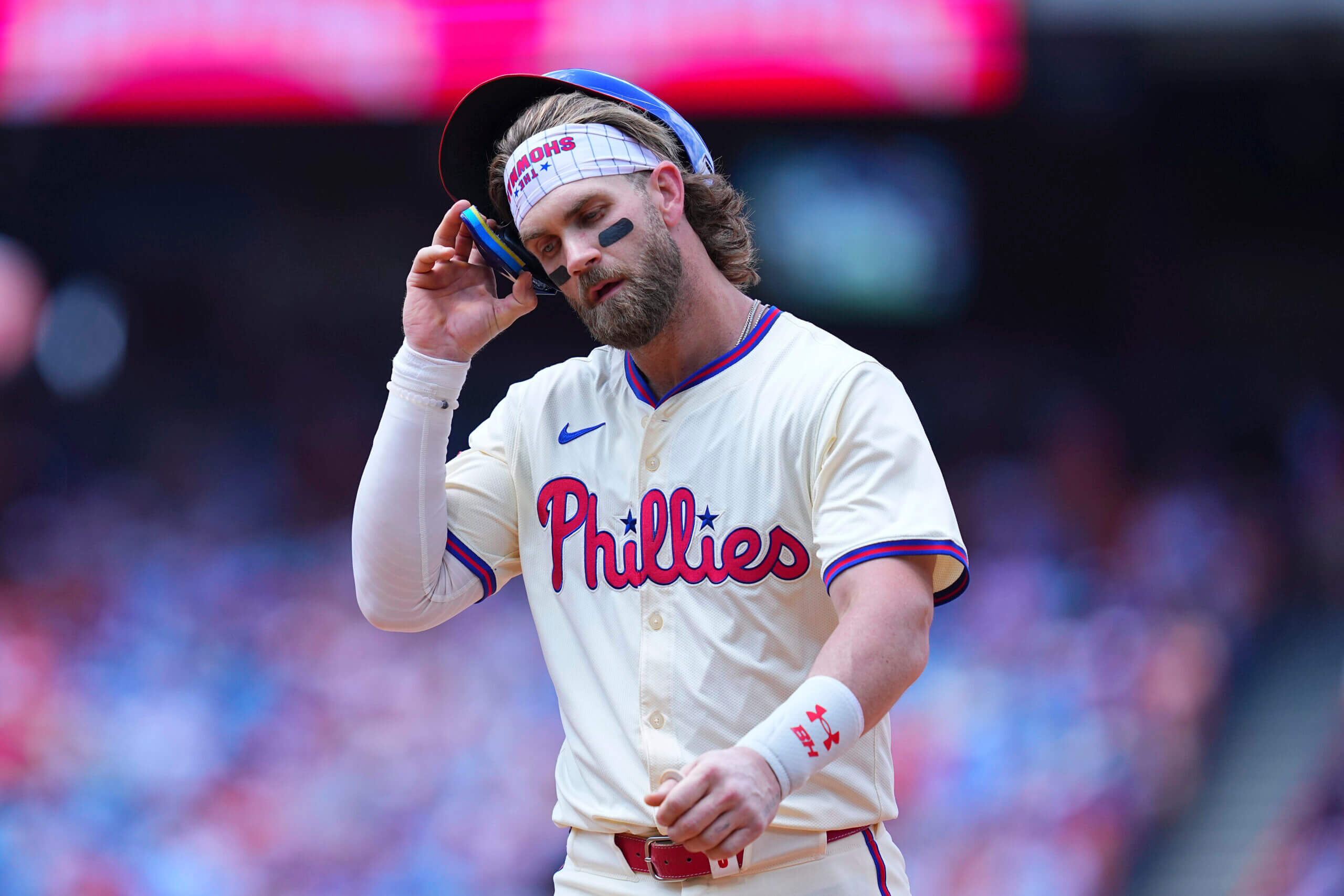 Bryce Harper, Phillies stay steady as slumps drag on: 'Turn the page to August'