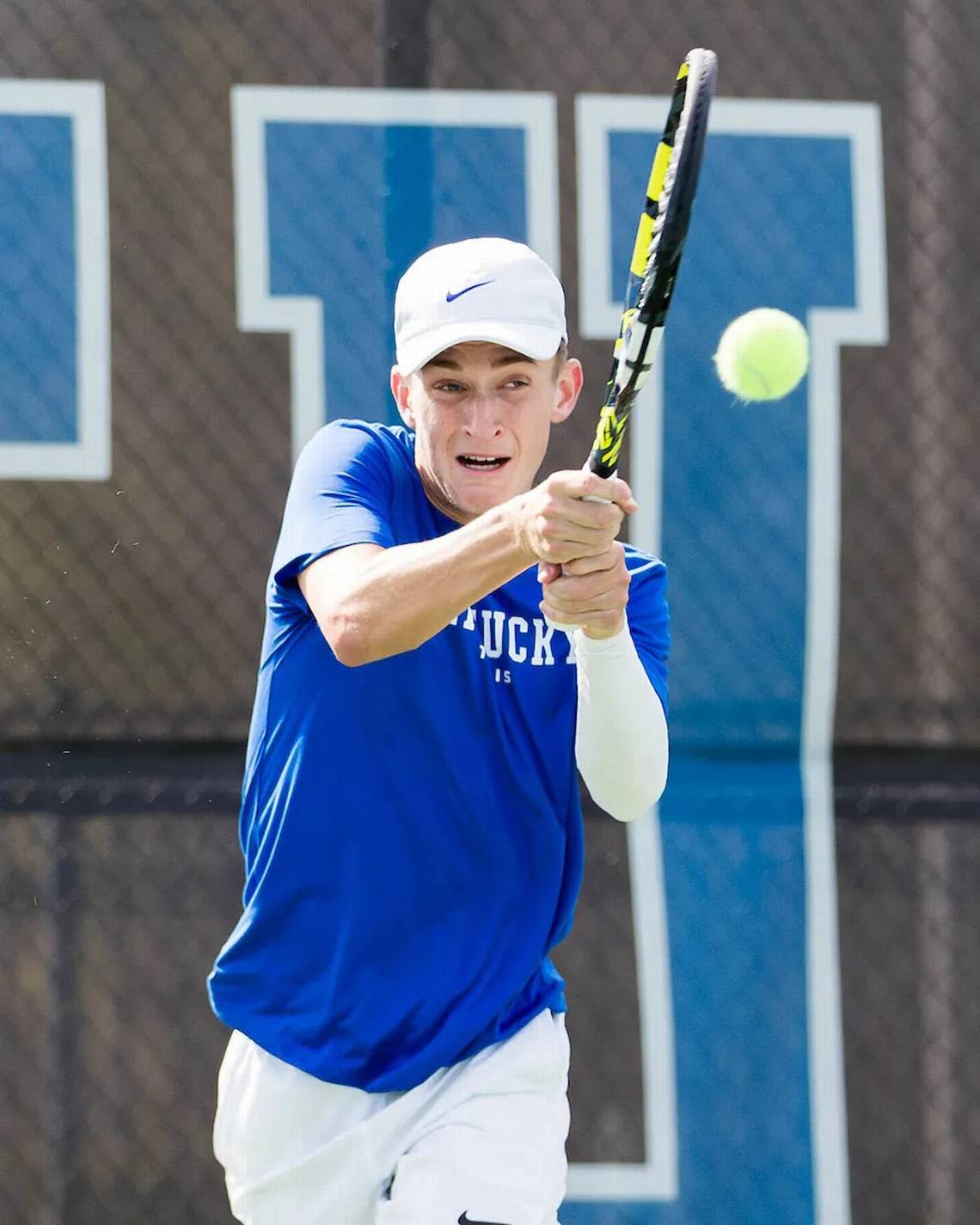 Kentucky men’s tennis runs winning streak to 18 in NCAA Tournament-opening sweep