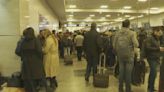 Por una medida gremial, hay demoras en los aeropuertos y crece el malestar de los pasajeros
