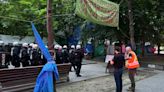 Montreal police remove protesters from pro-Palestinian encampment at Victoria Square | CBC News