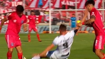 Argentinos Juniors vs Vélez, por la semifinal de la Copa de la Liga, EN VIVO: Romero pegó un patadón y vio la roja de entrada en el Fortín