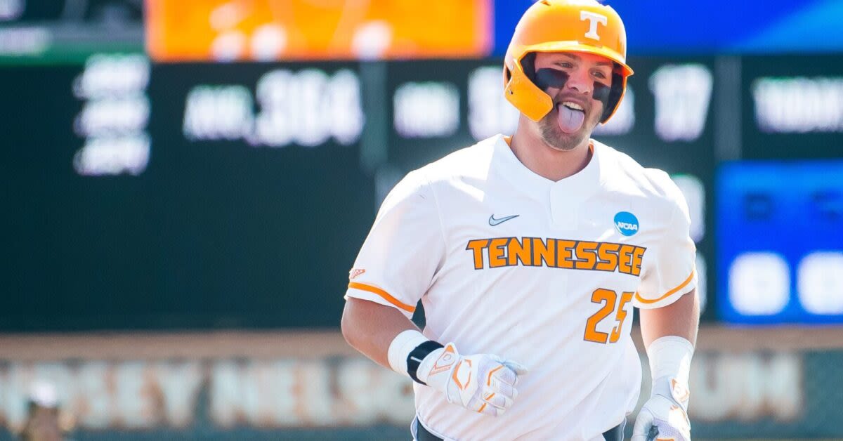 Tennessee mashes 4 home runs in taking Game 1 of Super Regionals vs. Evansville
