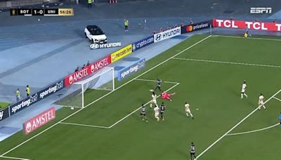 En una sucesión de errores, Luiz Henrique pone el 2-0 para Botafogo ante Universitario por Libertadores [VIDEO]