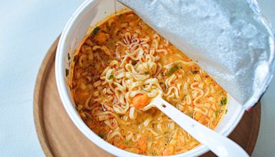 Bride and groom shock wedding guests after serving instant ramen