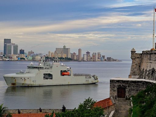Una patrullera canadiense y un submarino de ataque de EE.UU. llegan a Cuba, donde siguen los buques de guerra rusos