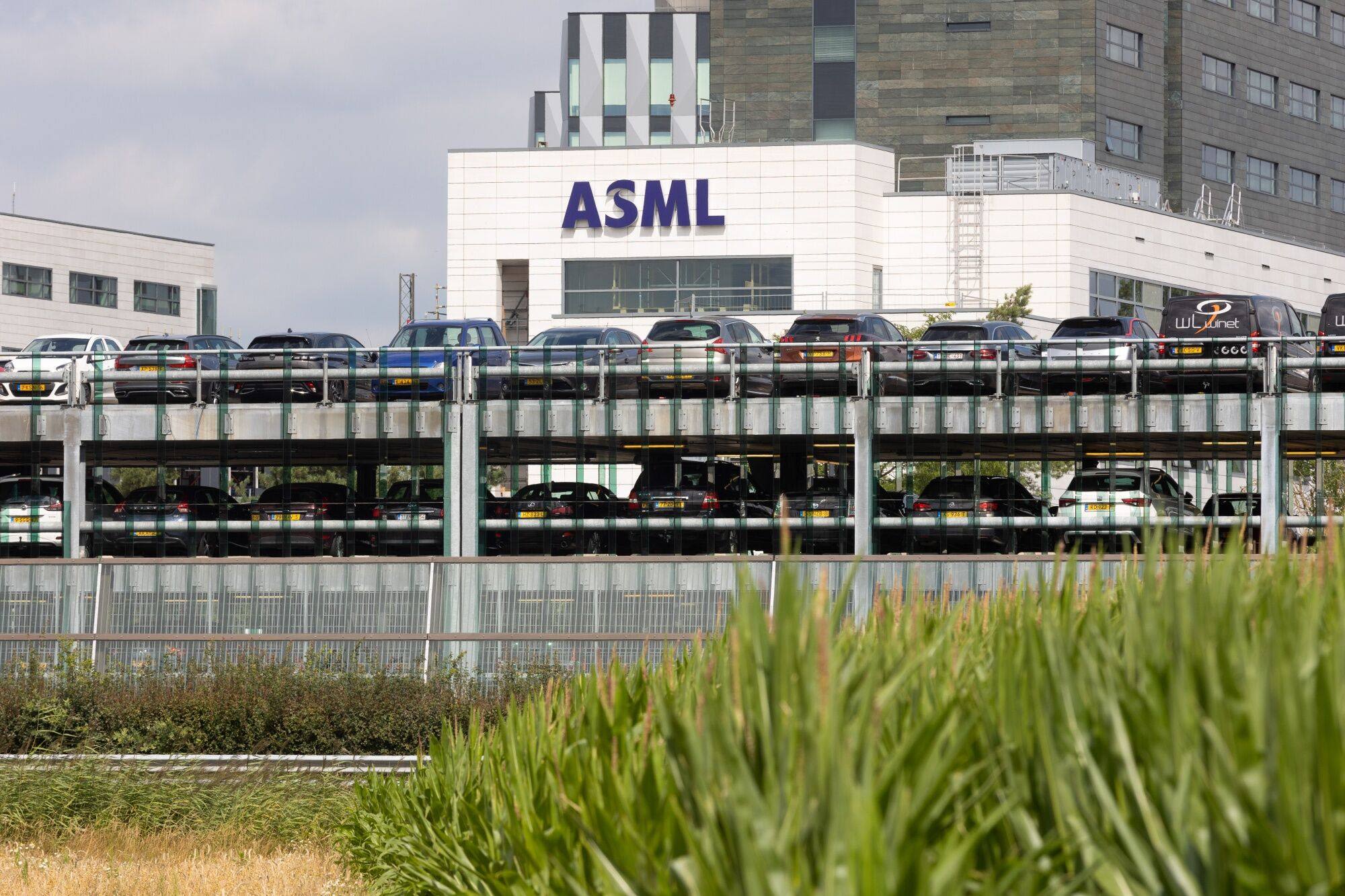 China hit hard by new Dutch export controls on ASML chip-making equipment