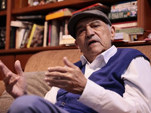 El escritor y profesor Gilberto Guevara ve a la educación de México 'Al borde del abismo'